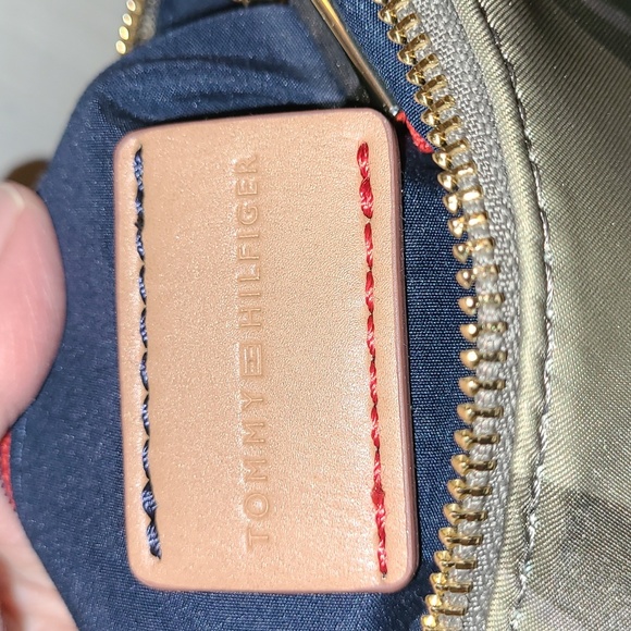 Tommy Hilfiger camo, crossbody. - Picture 4 of 8